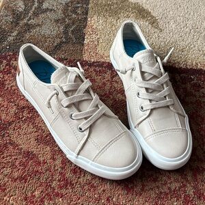 New Blowfish Cream Sneakers - Size 9